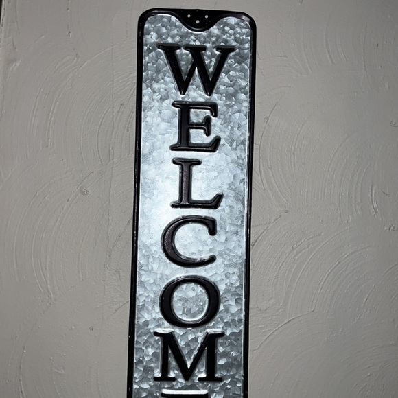 Rustic “Welcome” sign - Picture 3 of 7